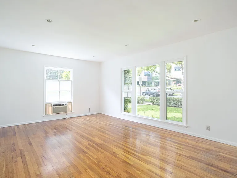 Maple Dr Apartments — Photo 8