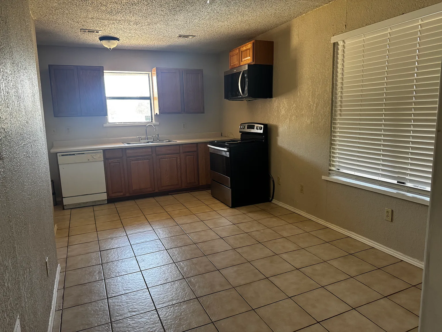 2 bed, 900 sqft, $1,395 — Photo 4