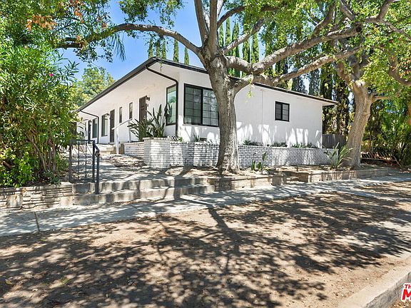 3rd image of 2007 E Villa St #2007B