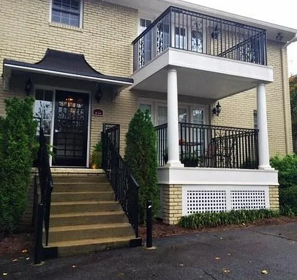 Top floor/end unit