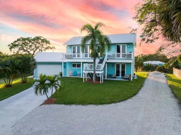 2299 NE Center Cir, Jensen Beach, FL 34957