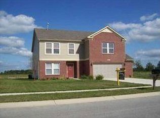 521 Pebble Dr, Fortville, IN 46040