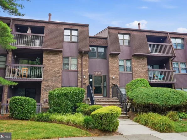 1523 Country Mill Dr, Cranbury, NJ 08512