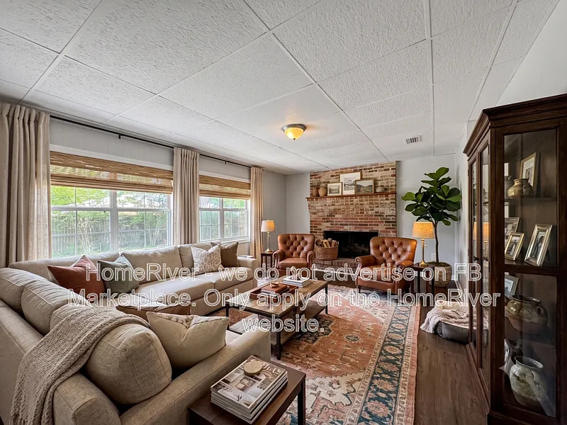 4 bed, 2.5 bath, 1668 sqft, $2,445 — Photo 4