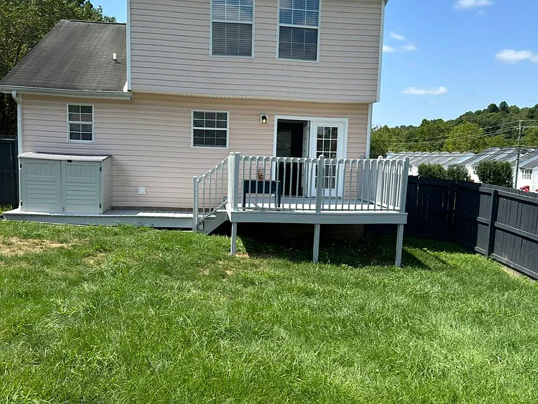 105 Boardwalk — Photo 2