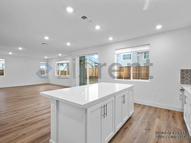 5694 Loray Ln — Photo 11
