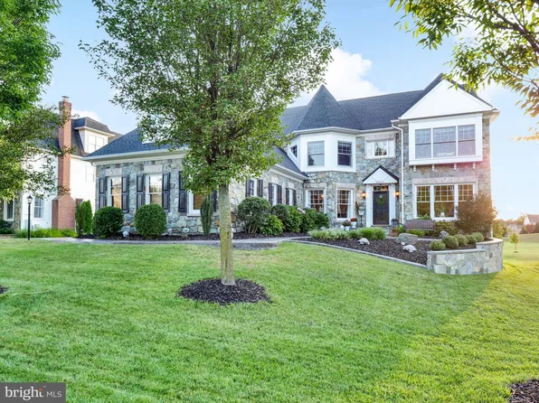 22079 Auction Barn Dr, Ashburn, VA 20148