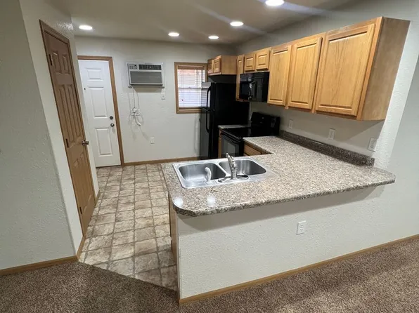 Northern Place Apartments 3, 102 11th Ave SE #11, Aberdeen, SD 57401