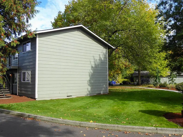 8858 SE Flavel St — Photo 14