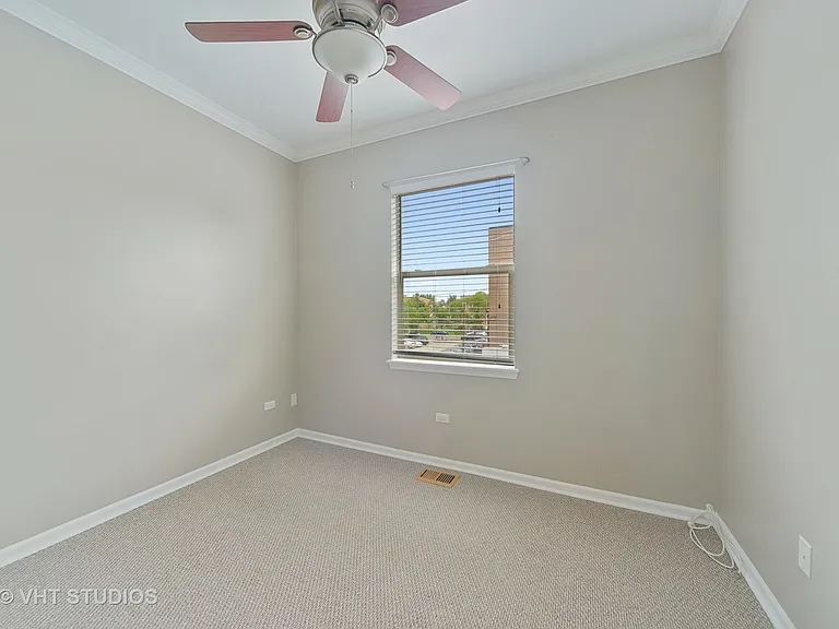 2042 W Warren Blvd — Photo 22