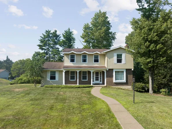 1120 Simon Dr, Endicott, NY 13760