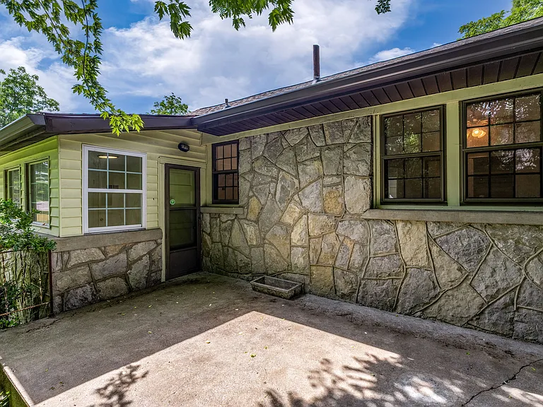1309 Maxey Ln — Photo 17