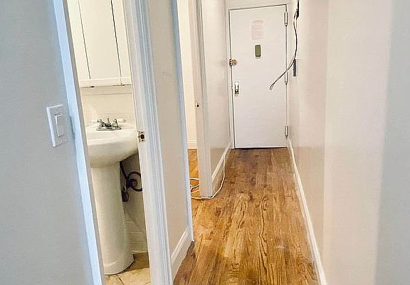 5th image of 208 E 7th St APT 8