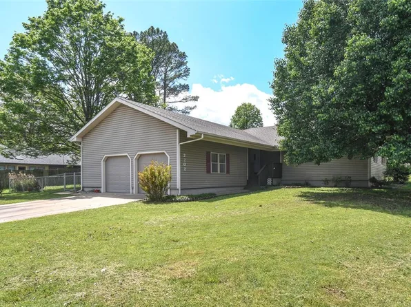 2202 W Harvard St, Siloam Springs, AR 72761