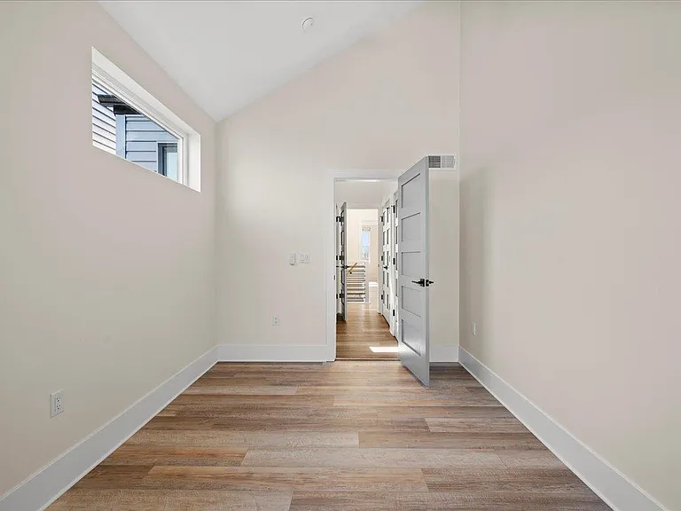 337 46th St — Photo 29