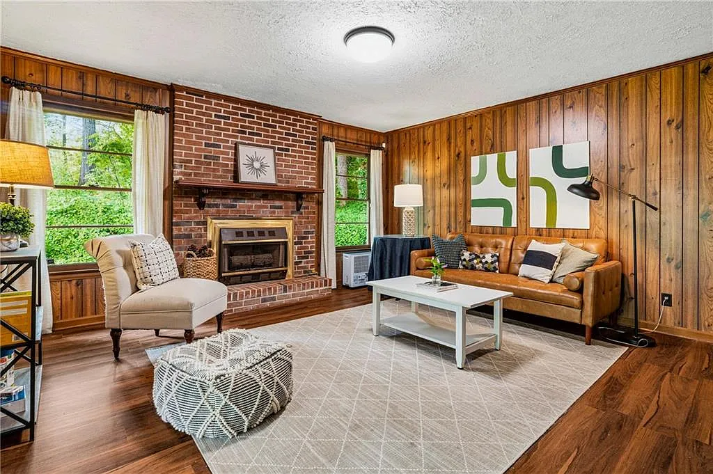 3 bed, 1.5 bath, 1424 sqft, $2,000 — Photo 1