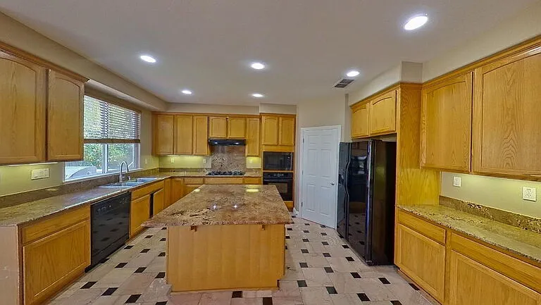 1692 Woodhaven Cir — Photo 71