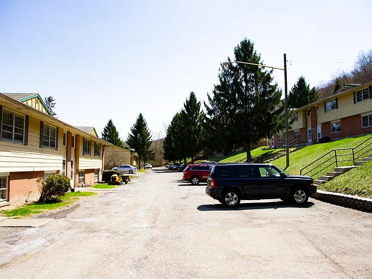 Mountain Ridge Townhouses — Photo 19