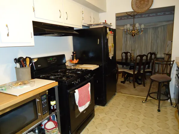 9403 Central Park Blvd, Olmsted Falls, OH 44138