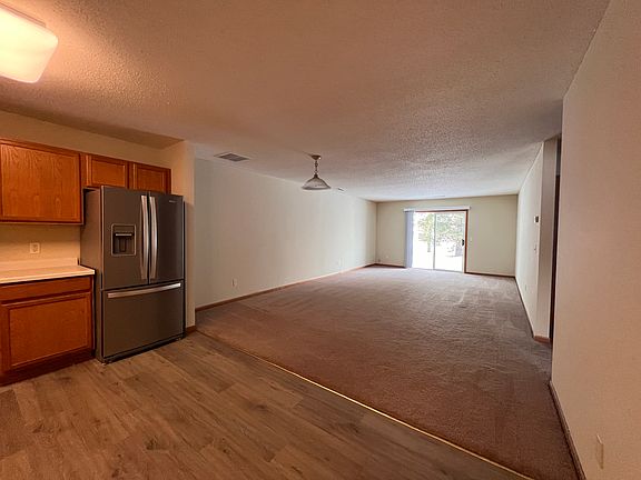 4th image of 309 Williamsburg Pl #C