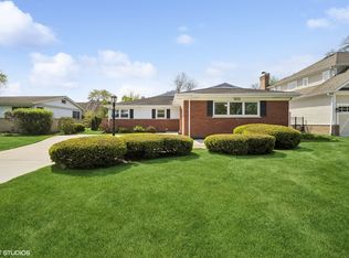 1413 London Ln, Glenview, IL 60025