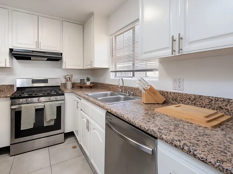 525 N Orange Dr #1/2 — Photo 11