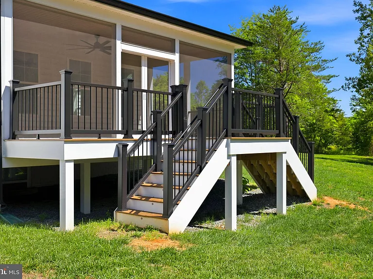 301 Kingdom Dr — Photo 11