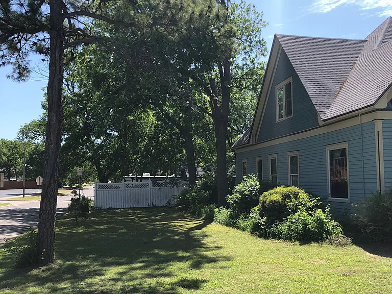 721 N Peters Ave — Photo 3