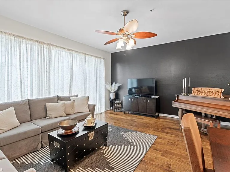 941 Hampton Cir #109 — Photo 10