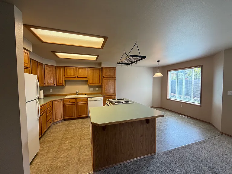 3309 Davis Ct NE — Photo 6