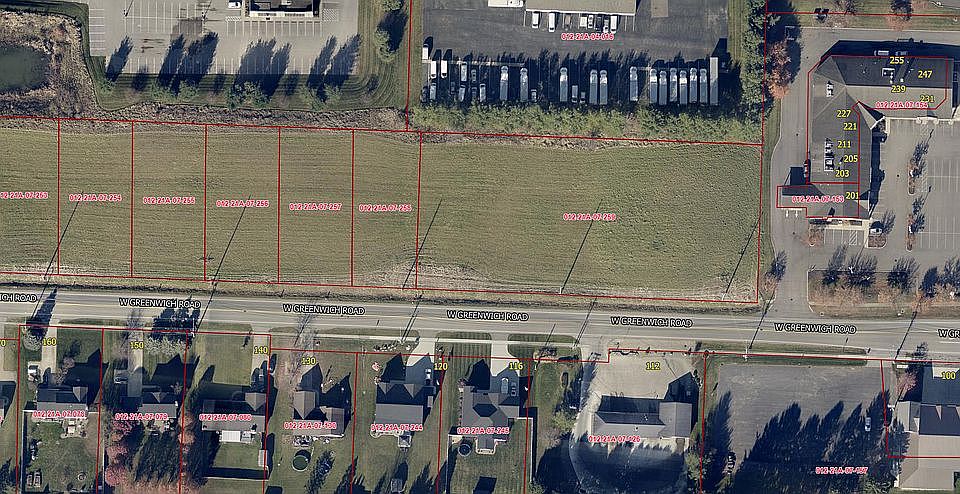 2nd image of 145 W Greenwich Rd