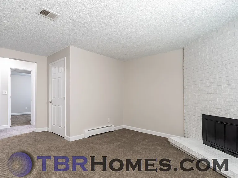 8656 W 62nd Pl — Photo 4