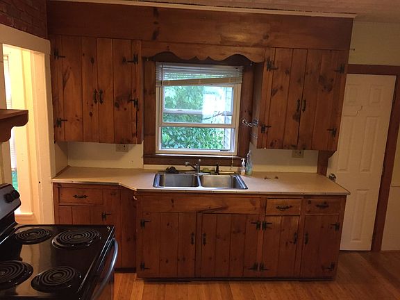 KITCHEN WITH PANTRY/LAUNDRY TO THE LEFT