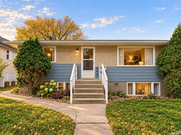 842 Grandview Street W, Moose Jaw, SK S6H 5L8