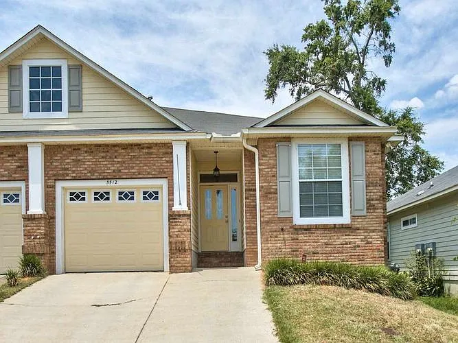 3 bed, 1418 sqft, $1,900 — Photo 2