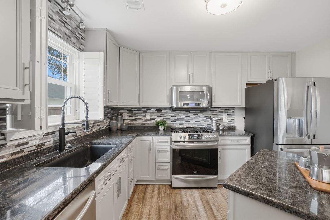 next background image