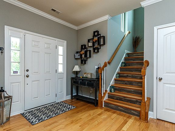 4th image of 906 Beech Glen Dr