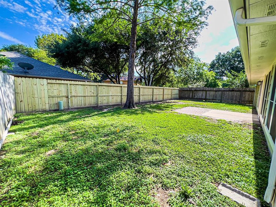 1st image of 15507 Pebble Lake Dr
