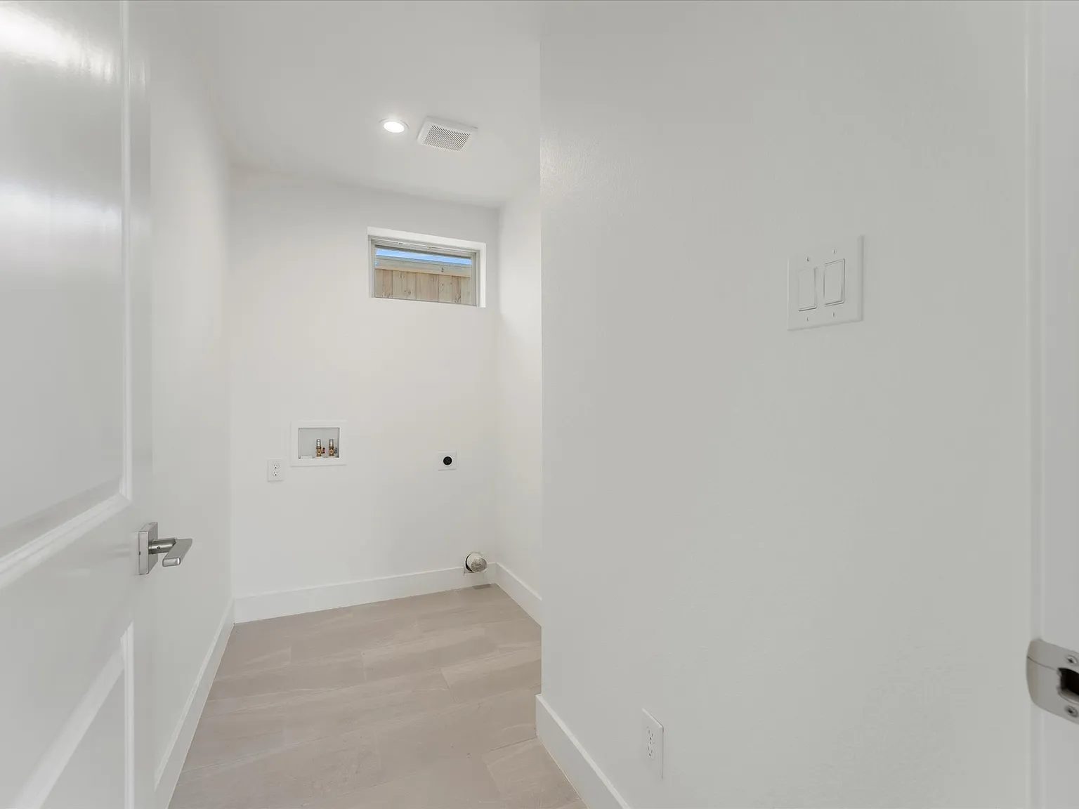 4 bed, 3.5 bath, 2907 sqft, $3,995 — Photo 2
