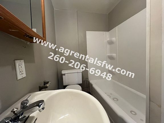 5th image of 1260 Saint Joseph Blvd APT 3