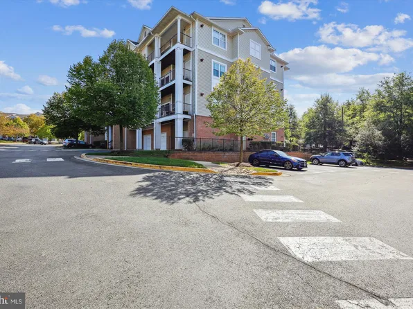 13502 Derry Glen Ct APT 402, Germantown, MD 20874