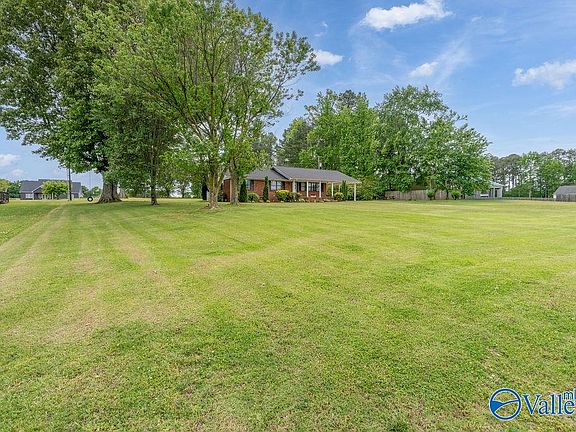 2nd image of 523 Bluff Rd