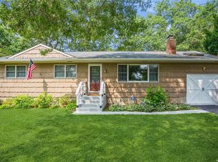 180 Edgewood Ave, Ronkonkoma, NY 11779