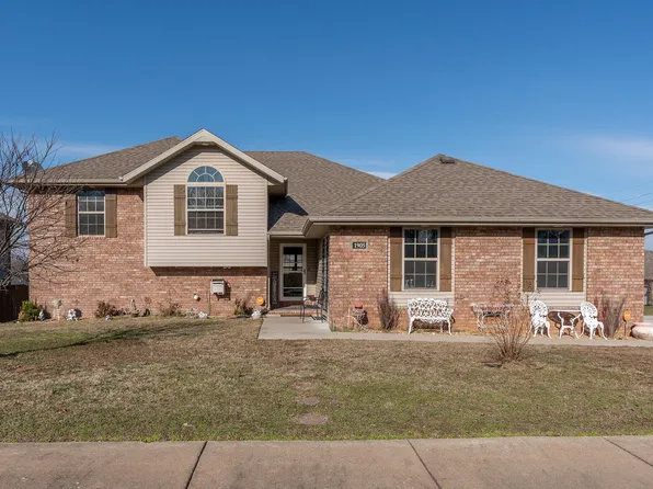 1905 W Springdale Street, Springfield, MO 65803