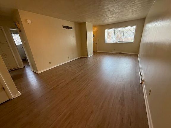 4th image of 3822 N Sheridan Knolls Ct