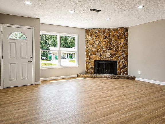 4th image of 1818 Petite Ln