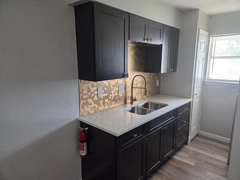 601 Harbour Ave #105 — Photo 4
