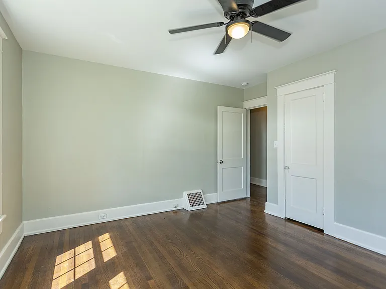2715 Avenue H — Photo 11