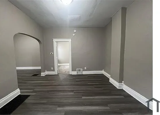 1390 W Woodruff Ave — Photo 12