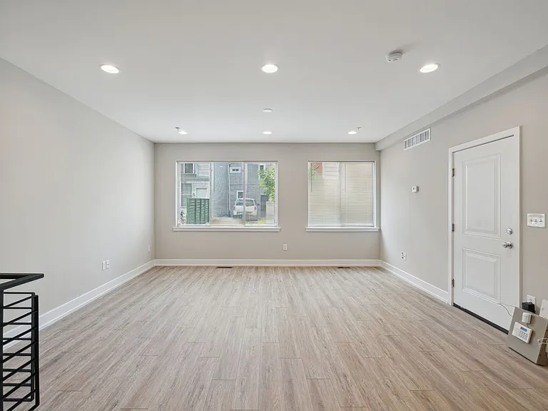 2612 Annin St #2 — Photo 11